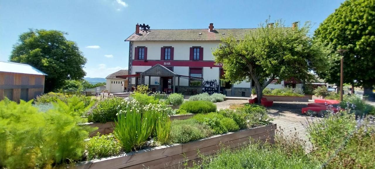 Logis Hotels Auberge Du Chateau Saint-Remy-de-Blot Exterior photo